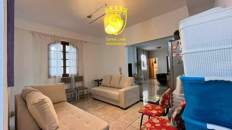 Casa, Buritis, 5 Quartos, 0 Vaga, 1 Suíte