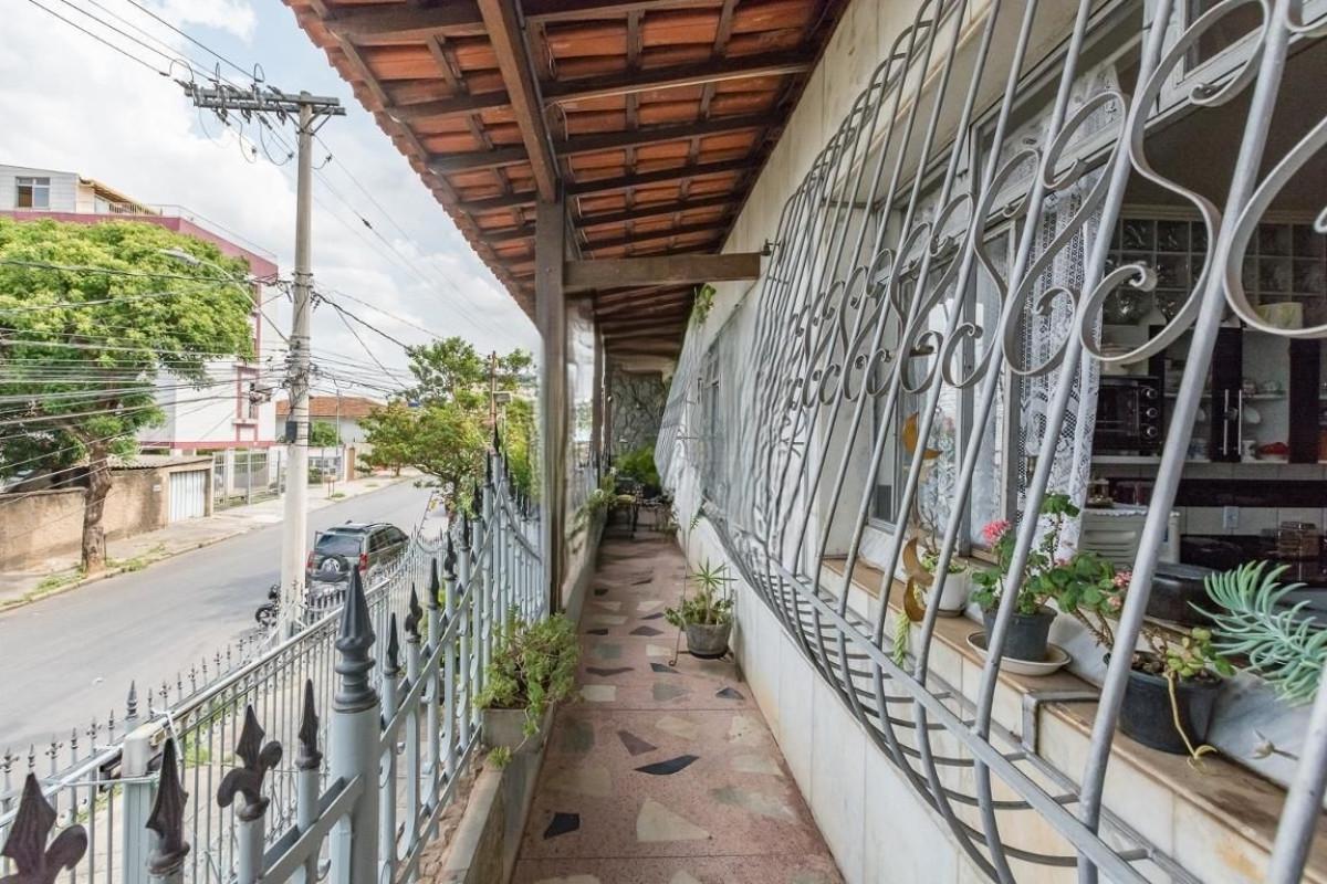 Casa, João Pinheiro, 5 Quartos, 4 Vagas, 1 Suíte