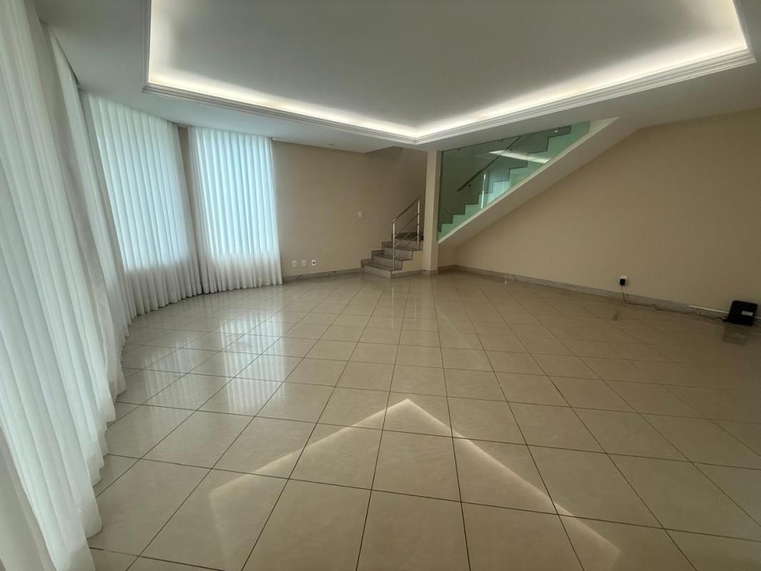 Casa, Castelo, 4 Quartos, 3 Vagas, 1 Suíte