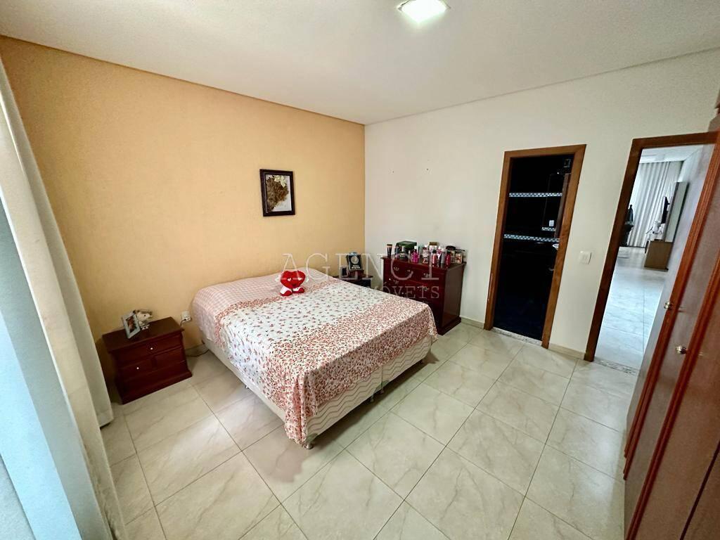 Casa, Cabral, 4 Quartos, 0 Vaga, 1 Suíte