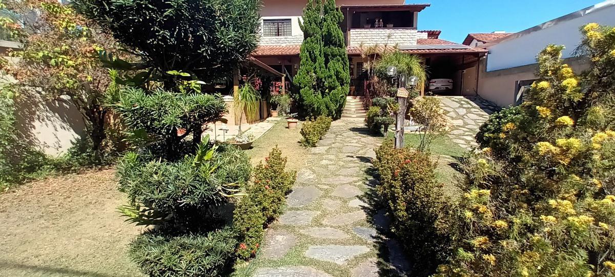 Casa, Castelo, 4 Quartos, 6 Vagas, 2 Suítes