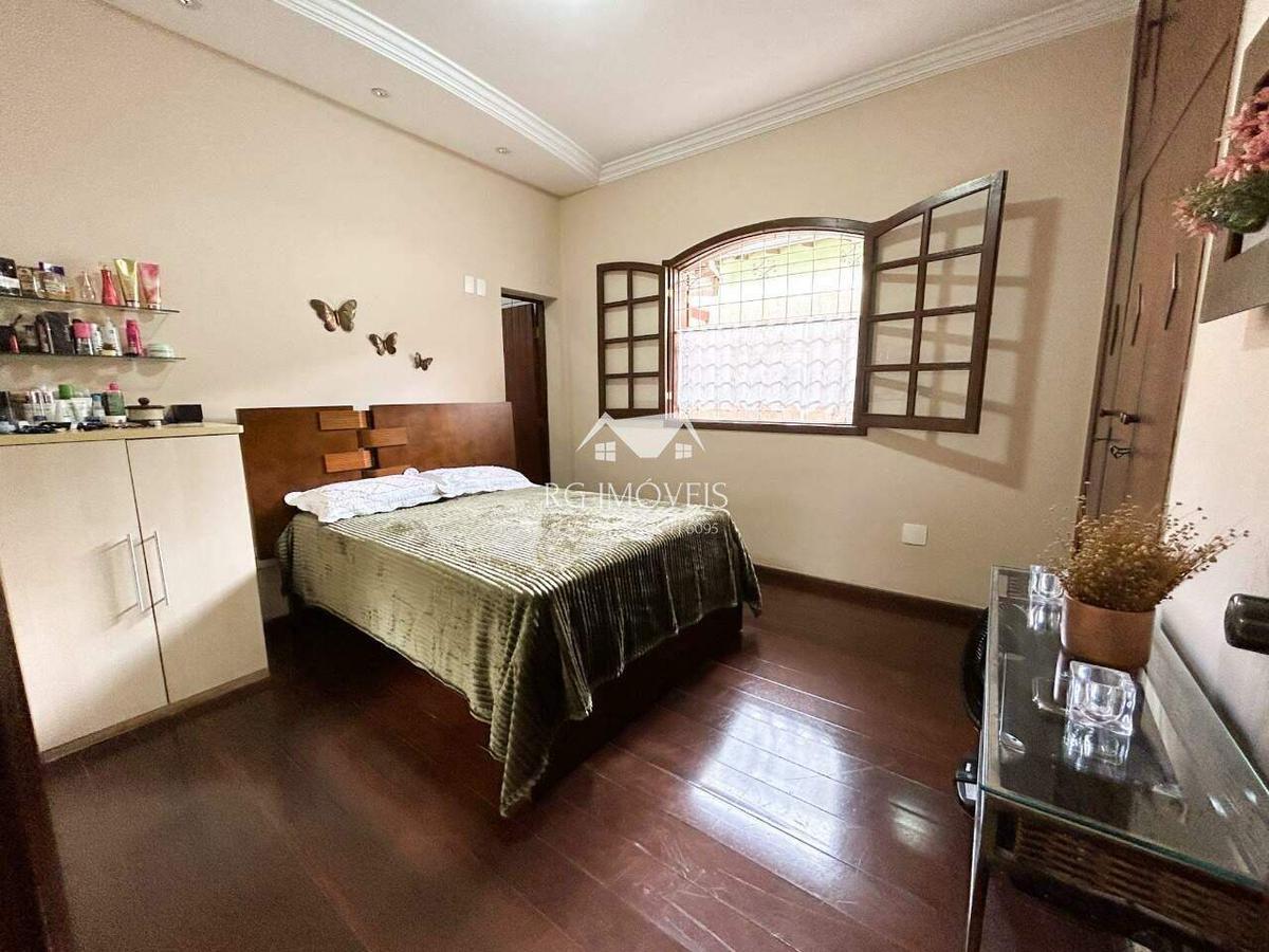 Casa, Barreiro, 3 Quartos, 4 Vagas, 1 Suíte