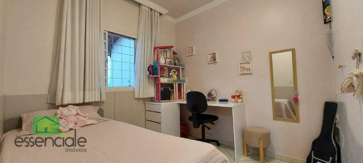 Casa, Santa Cruz Industrial, 3 Quartos, 2 Vagas