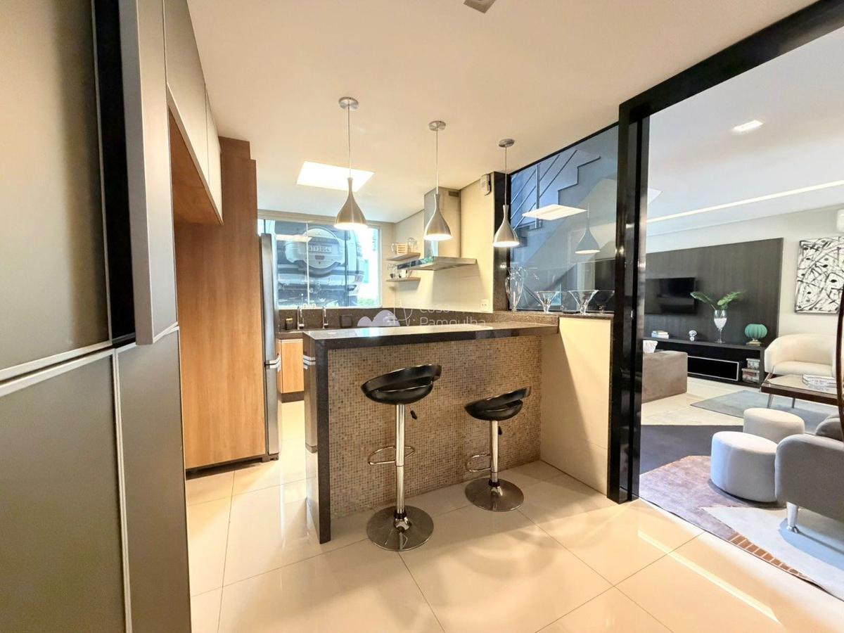 Casa, Trevo, 4 Quartos, 2 Vagas, 2 Suítes