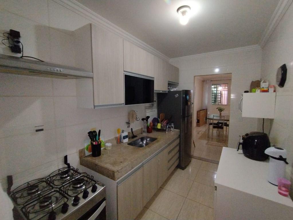 Casa, Jardim Vitória, 2 Quartos, 0 Vaga