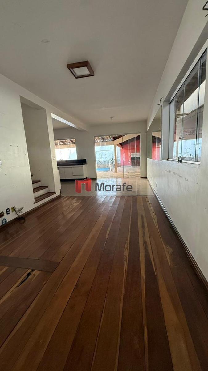 Casa, Castelo, 4 Quartos, 4 Vagas, 1 Suíte