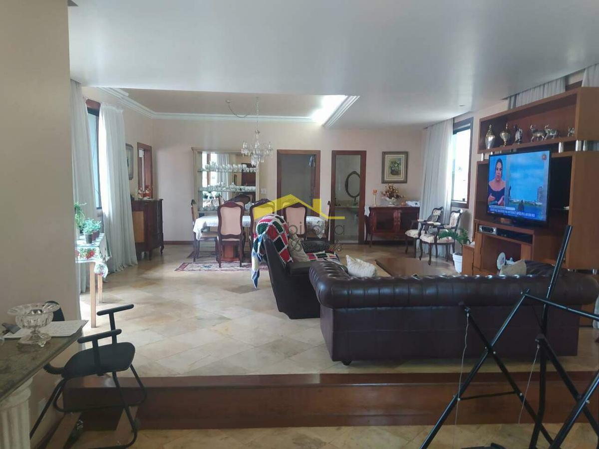 Casa, Estoril, 7 Quartos, 6 Vagas, 3 Suítes