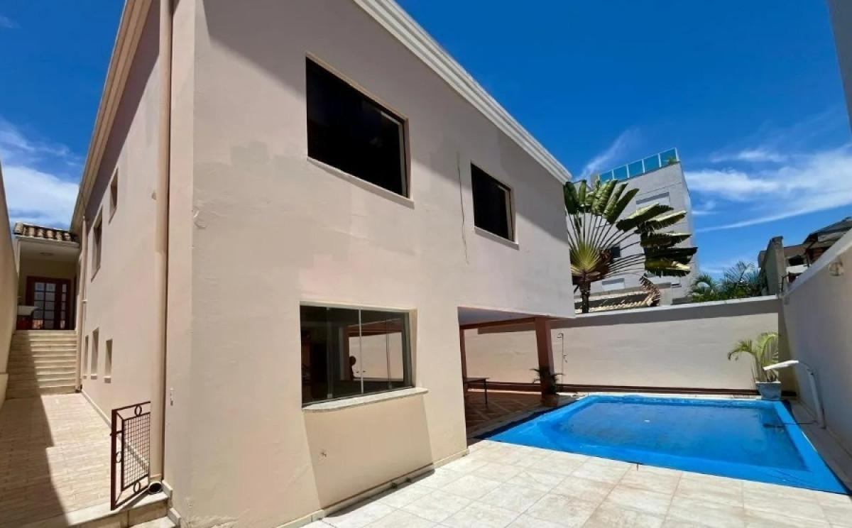 Casa, Castelo, 4 Quartos, 6 Vagas, 1 Suíte