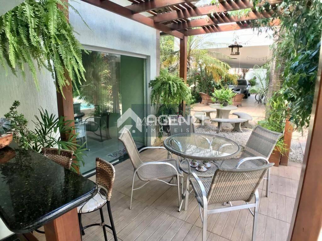 Casa, Castelo, 4 Quartos, 0 Vaga, 1 Suíte