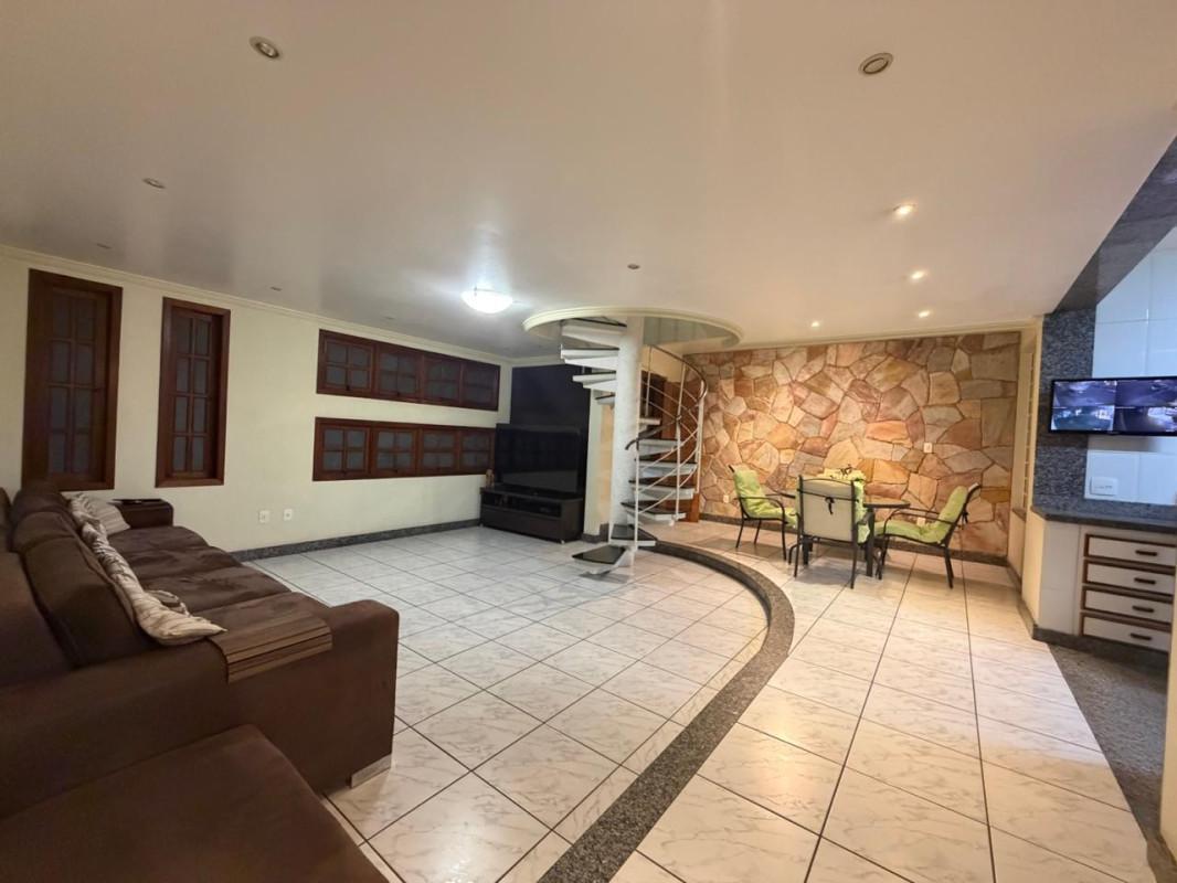 Casa, Castelo, 3 Quartos, 8 Vagas, 1 Suíte