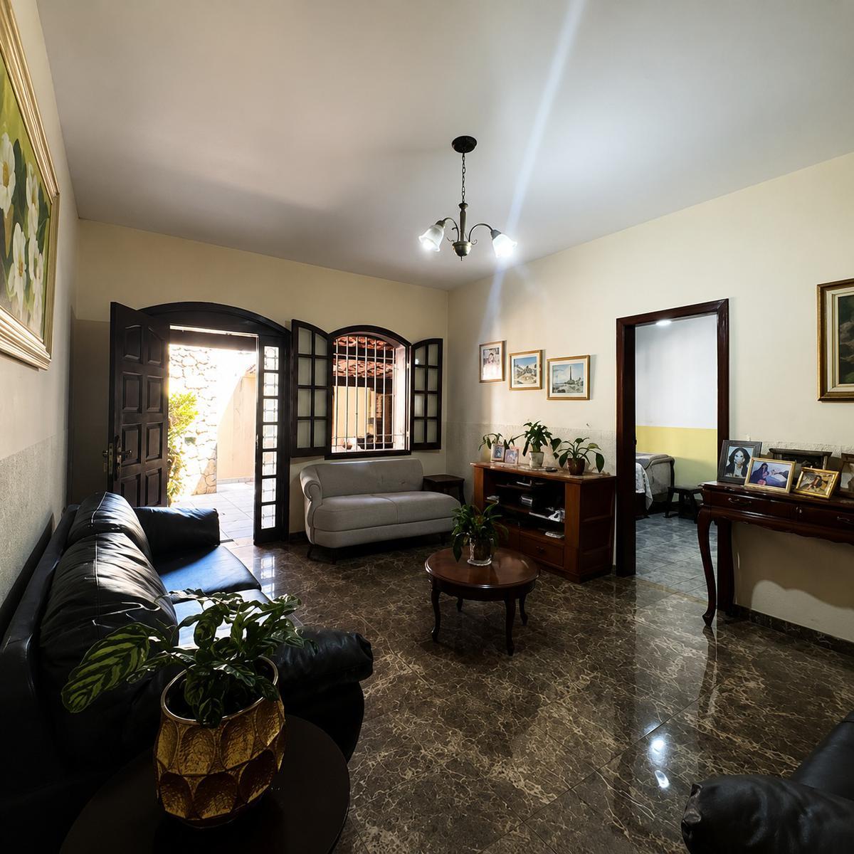Casa, São Geraldo, 6 Quartos, 2 Vagas, 2 Suítes