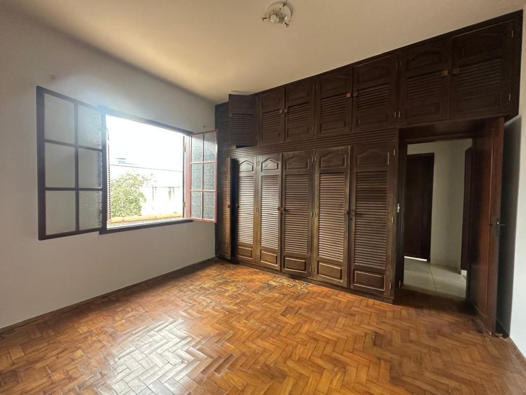 Casa, Centro, 5 Quartos, 0 Vaga