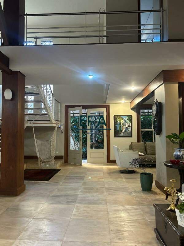 Casa, Belvedere, 4 Quartos, 0 Vaga, 1 Suíte