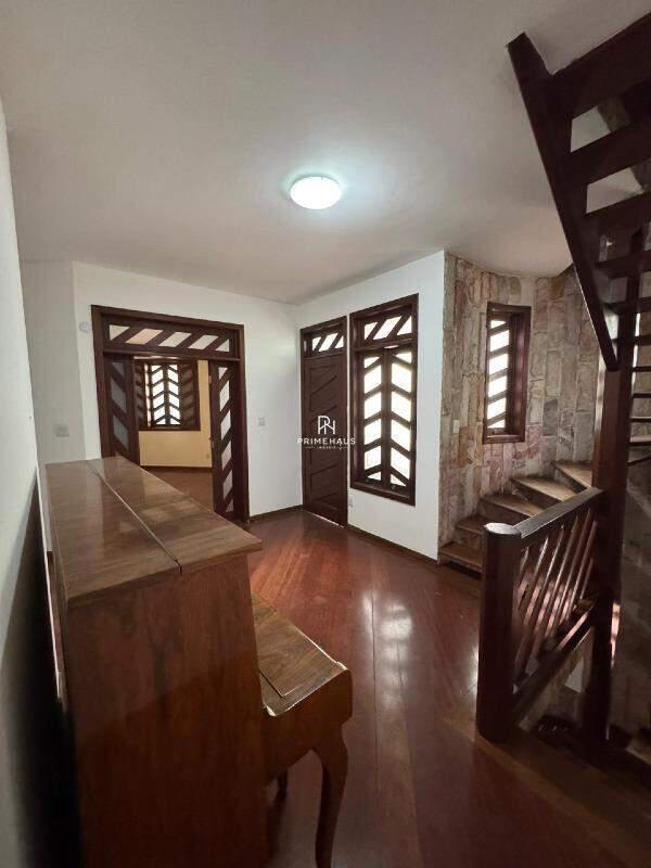 Casa, Castelo, 5 Quartos, 14 Vagas, 1 Suíte