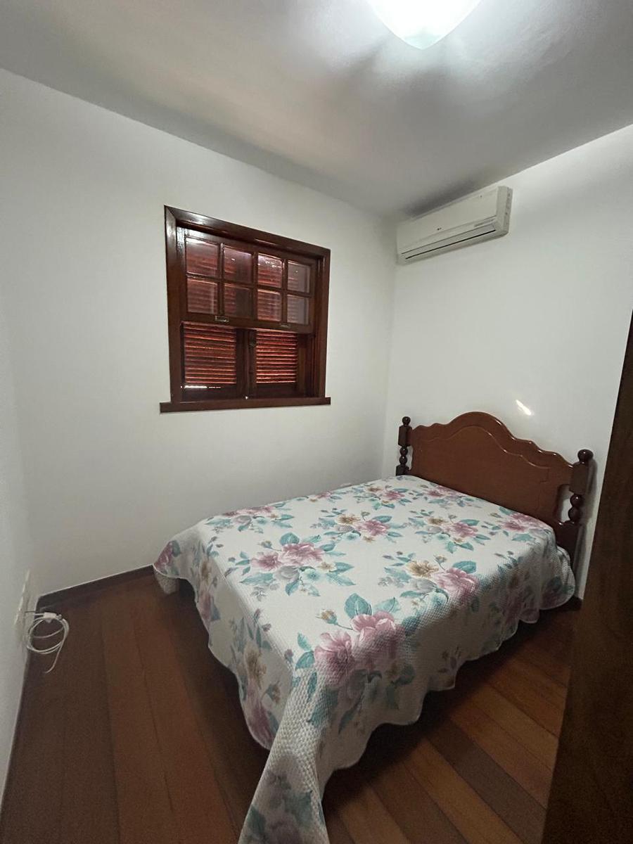 Casa, Castelo, 4 Quartos, 2 Vagas, 1 Suíte