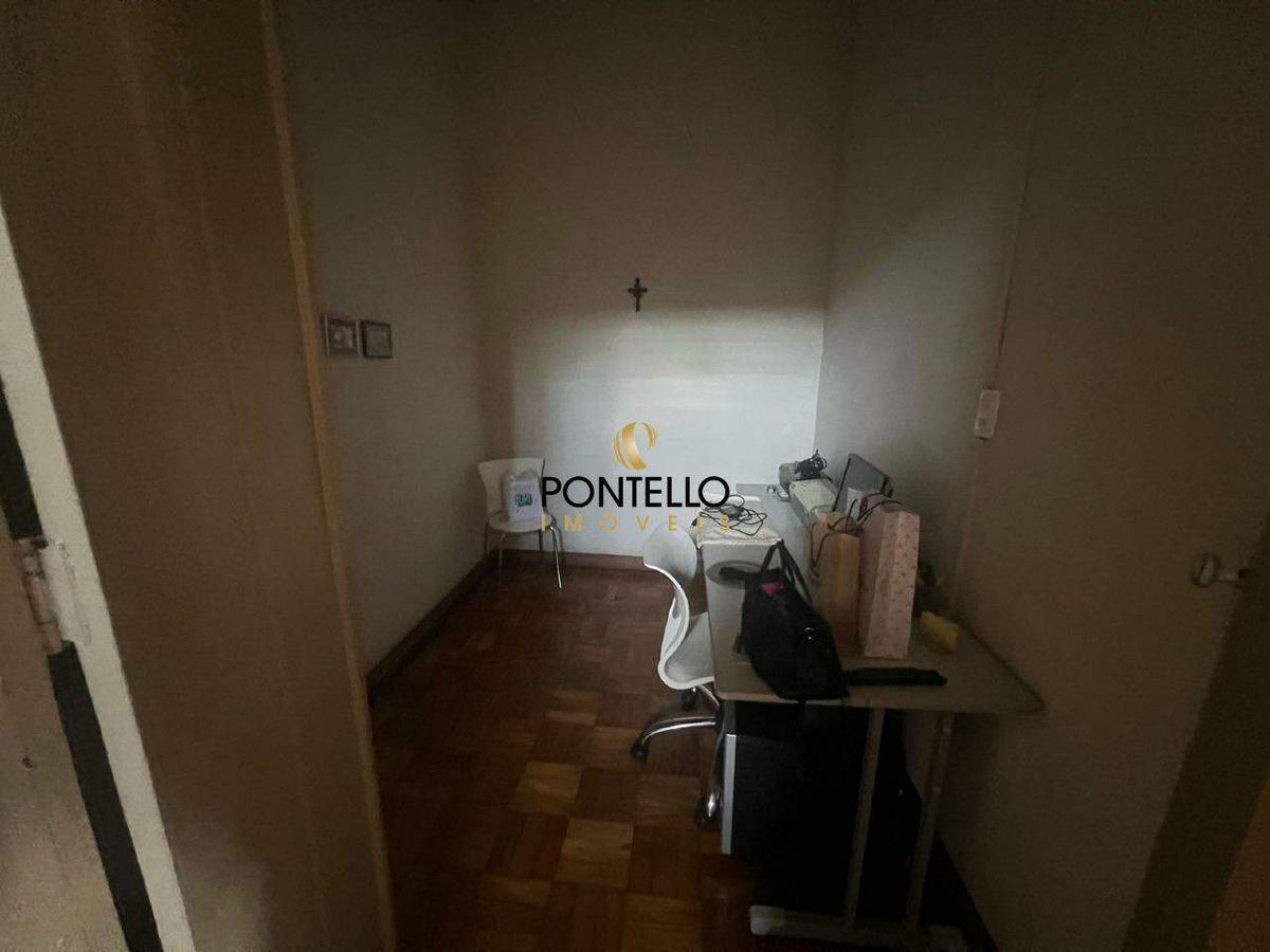 Casa, Centro, 6 Quartos, 0 Vaga, 1 Suíte