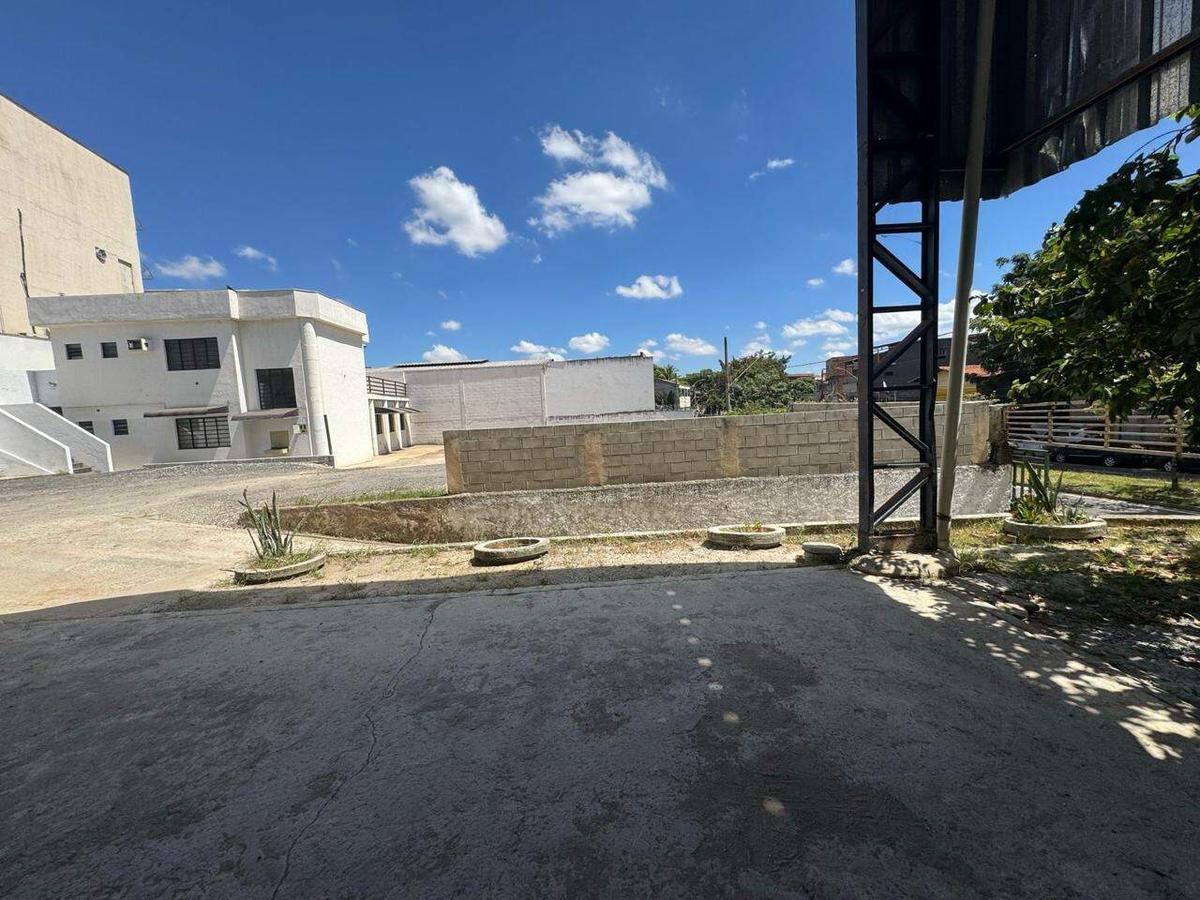 Galpão, Betânia, 1 Quarto, 40 Vagas