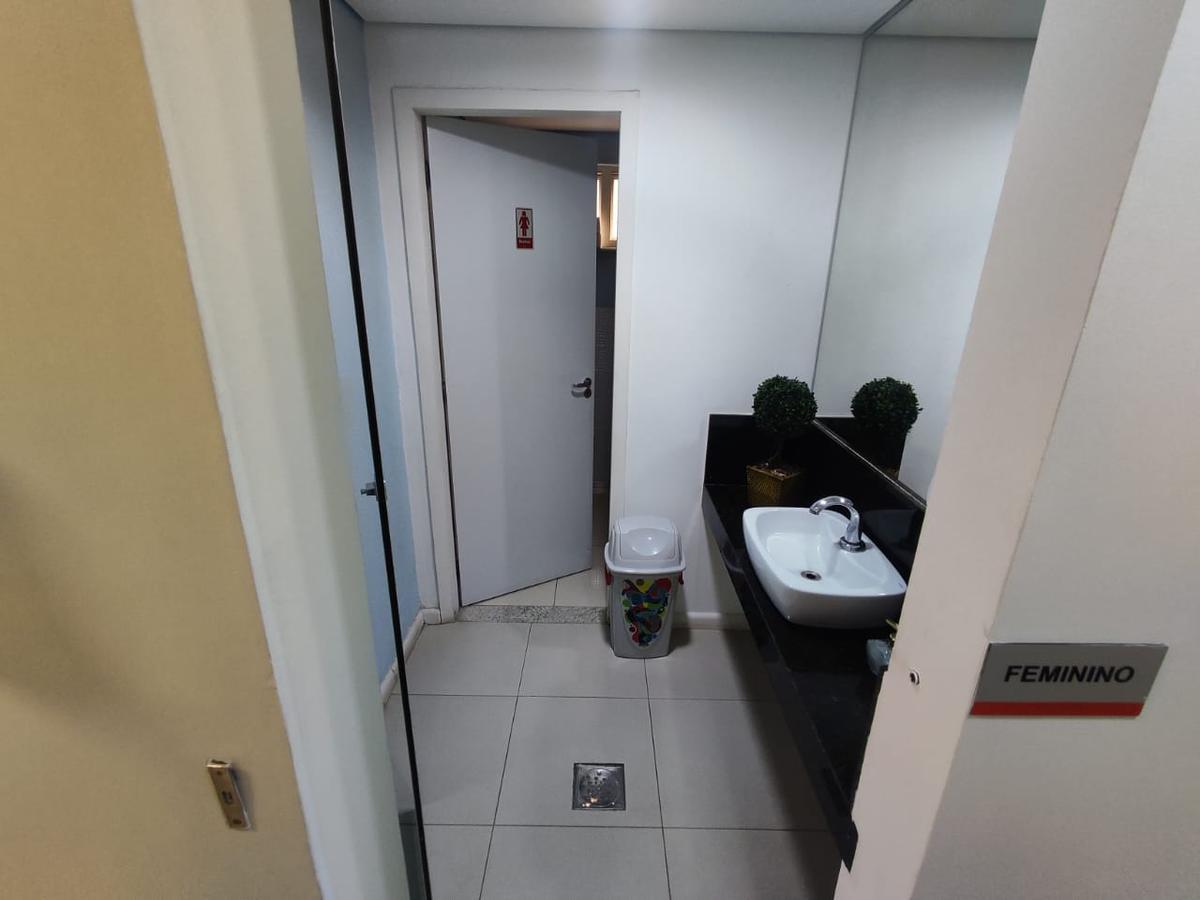 Casa Comercial, Vila Paris, 1 Quarto, 4 Vagas