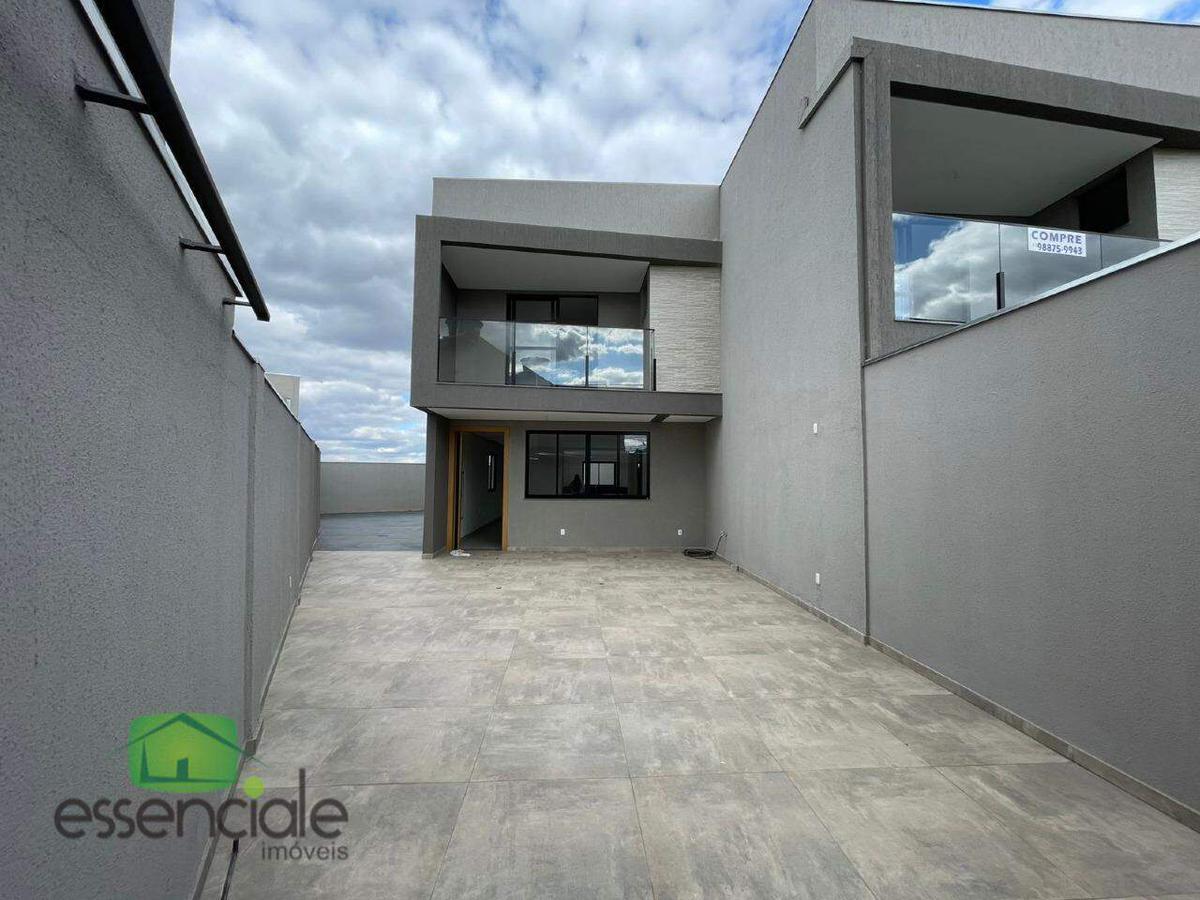 Casa, Centro, 3 Quartos, 2 Vagas, 1 Suíte