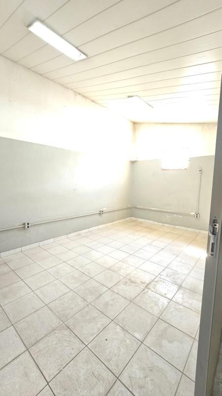 Galpão, Prado, 0 Quarto, 9 Vagas