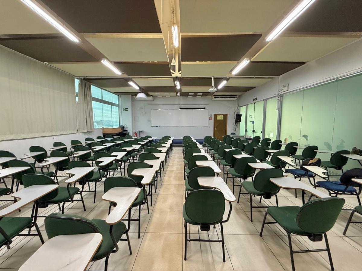 Sala, Liberdade, 0 Quarto, 13 Vagas