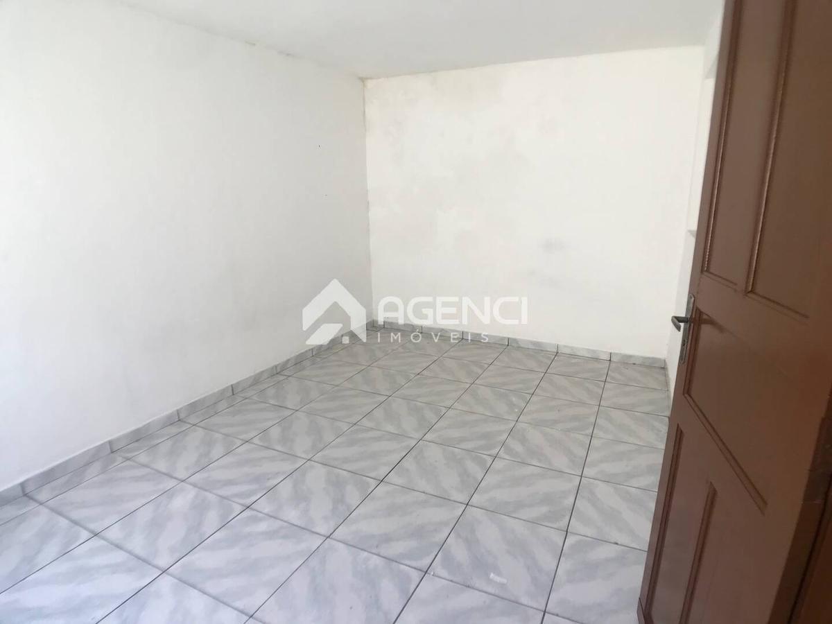 Casa, Santa Maria, 3 Quartos, 0 Vaga, 1 Suíte