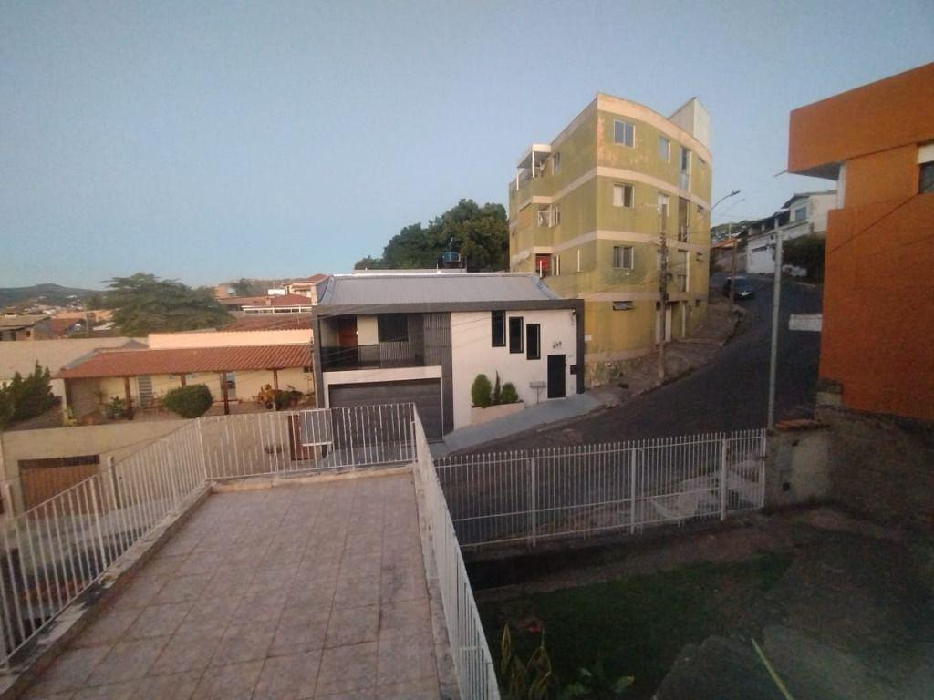 Casa, Nações Unidas, 4 Quartos, 2 Vagas, 1 Suíte