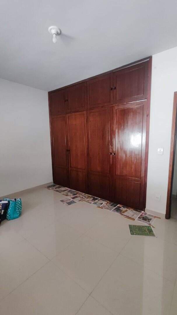 Casa, Centro, 4 Quartos, 5 Vagas, 1 Suíte