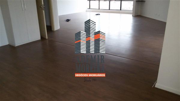 Andar, Funcionários