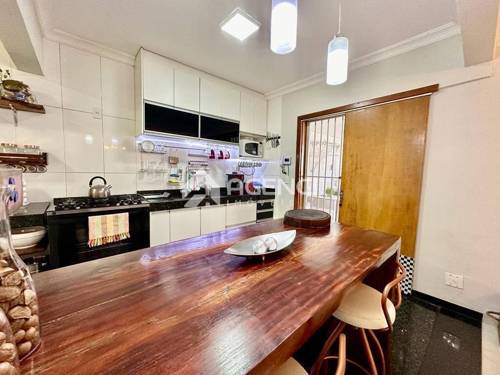 Casa, Cabral, 3 Quartos, 0 Vaga, 2 Suítes