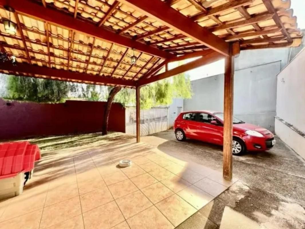 Casa, Trevo, 3 Quartos, 4 Vagas, 1 Suíte