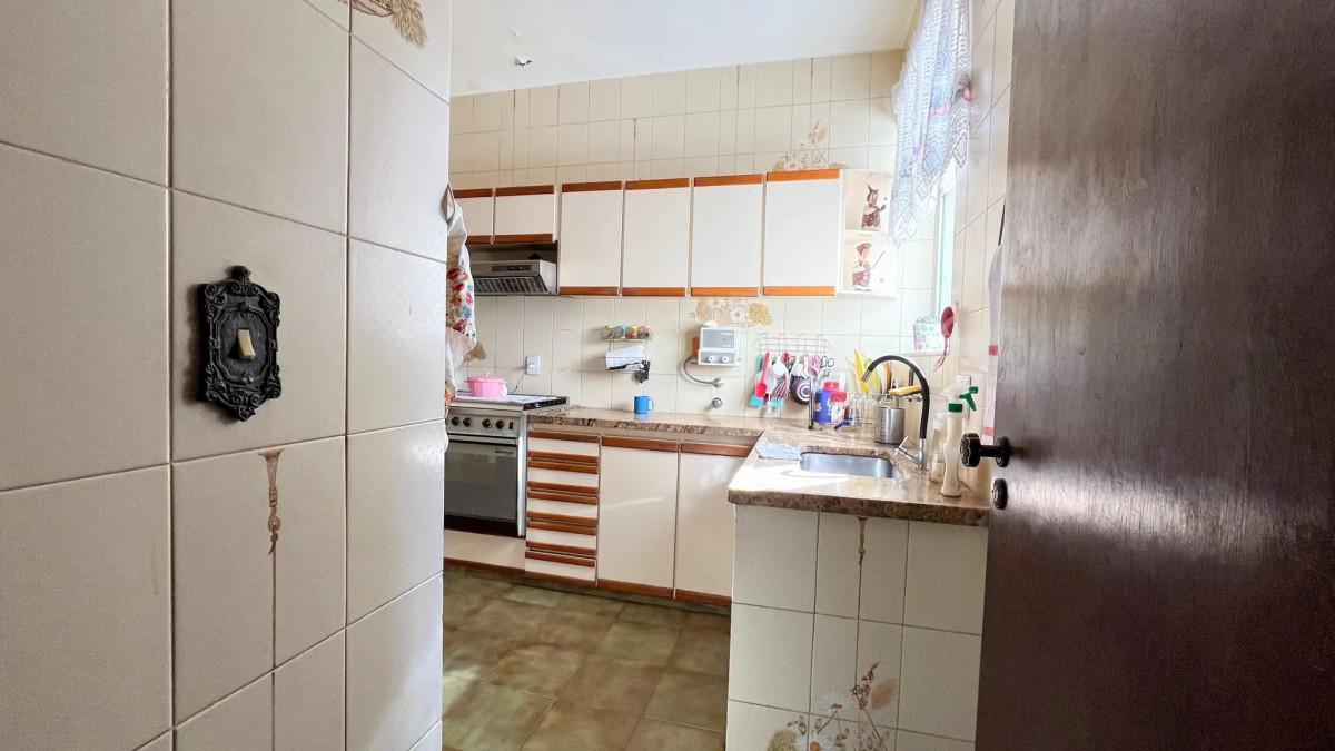 Casa, Luxemburgo, 5 Quartos, 4 Vagas, 2 Suítes