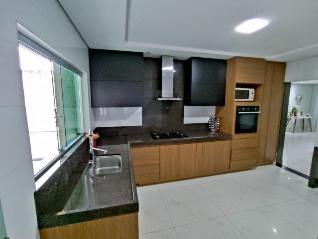 Casa, Cabral, 5 Quartos, 9 Vagas, 3 Suítes