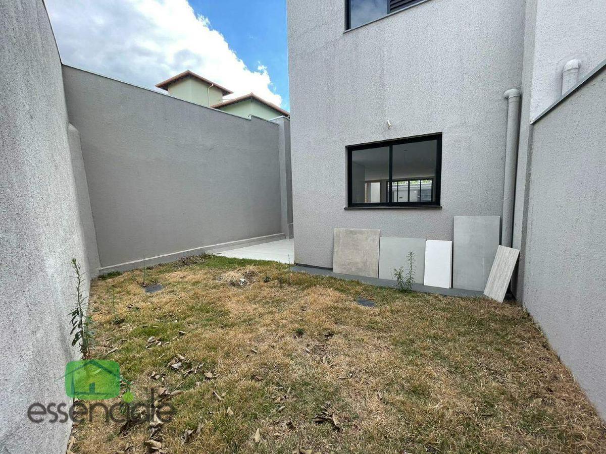 Casa, Centro, 3 Quartos, 2 Vagas, 1 Suíte