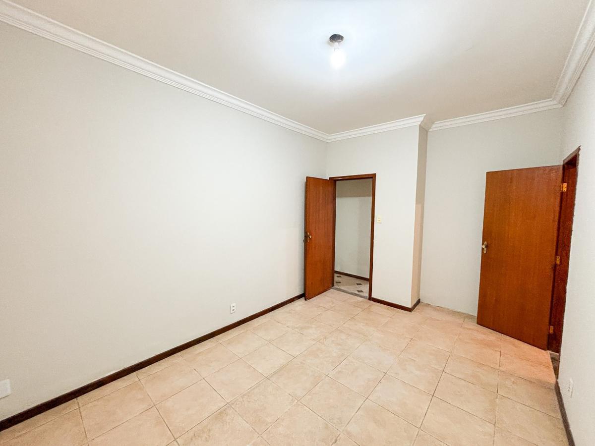 Casa, Três Barras, 5 Quartos, 2 Vagas, 1 Suíte