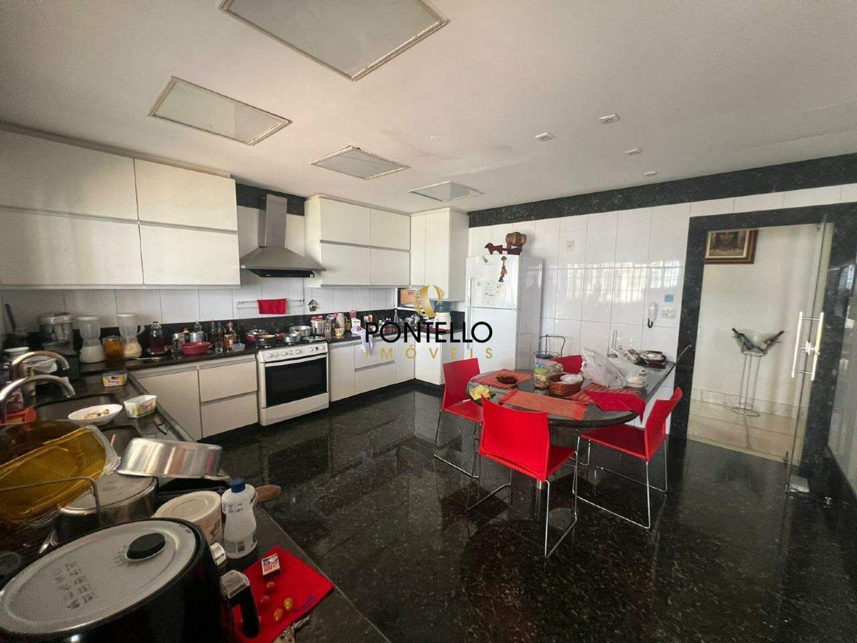 Cobertura, Centro, 4 Quartos, 10 Vagas, 2 Suítes