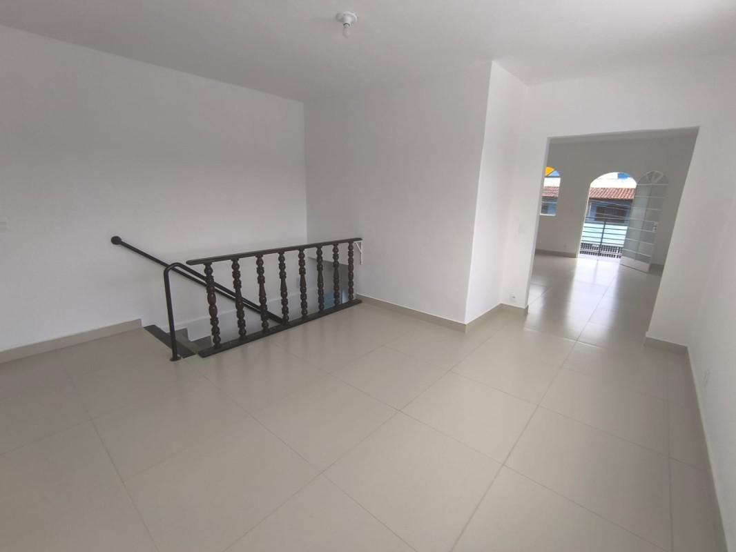 Casa Comercial, Santa Cruz, 2 Quartos, 0 Vaga, 1 Suíte