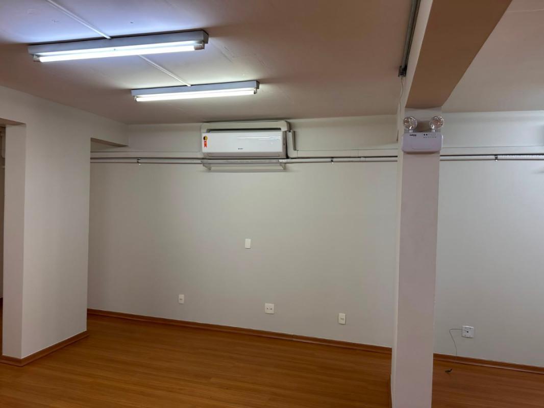 Sala, Centro, 0 Quarto, 1 Vaga