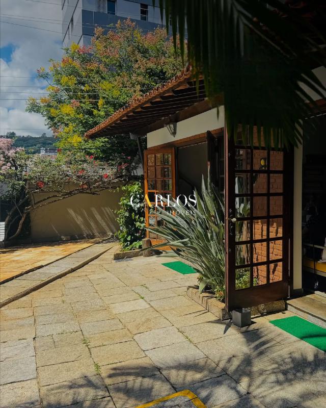 Casa Comercial, Vila Paris, 4 Quartos, 3 Vagas, 1 Suíte