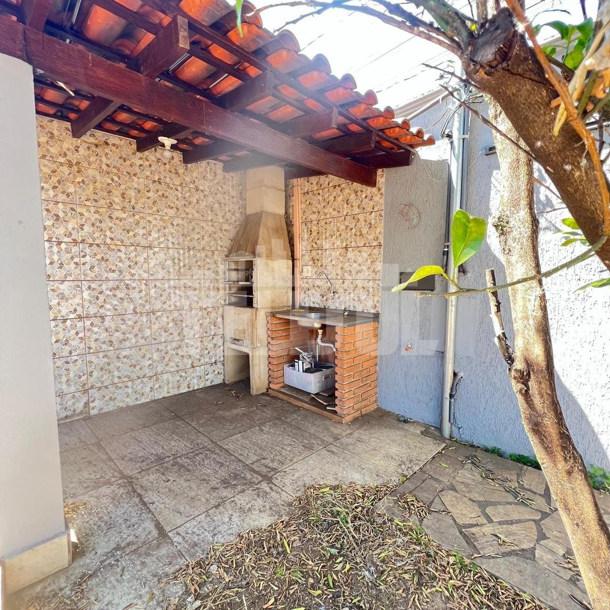 Casa, Parque Rinaldo, 2 Quartos, 2 Vagas, 1 Suíte