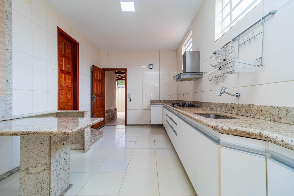 Casa, Itapoã, 4 Quartos, 2 Vagas, 2 Suítes