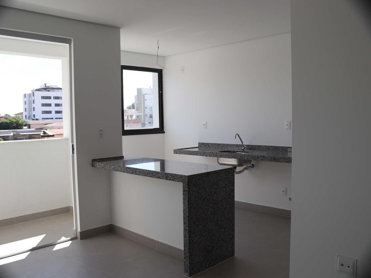 Apartamento, Sagrada Família, 2 Quartos, 2 Vagas, 1 Suíte