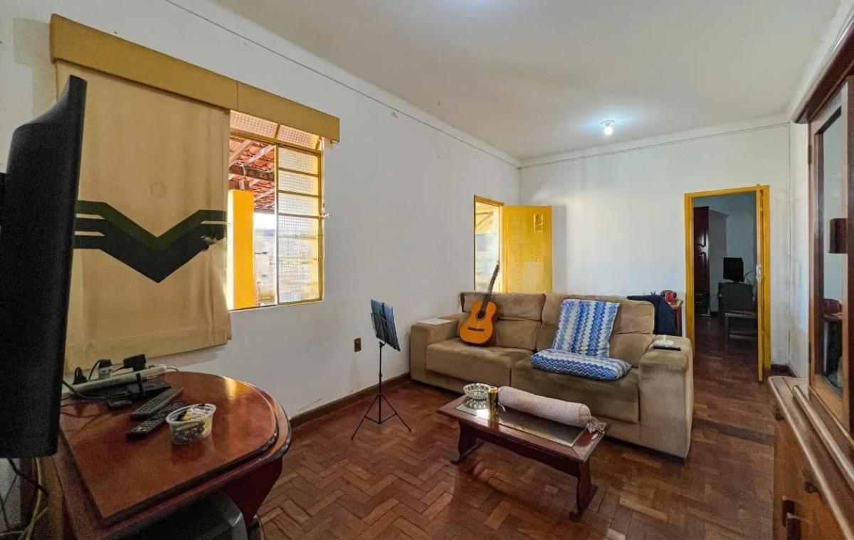 Casa, Sagrada Família, 2 Quartos, 3 Vagas, 2 Suítes