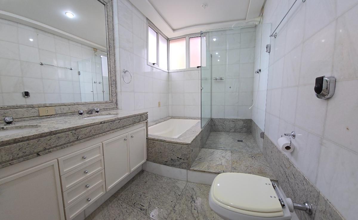 Apartamento, Funcionários, 4 Quartos, 4 Vagas, 2 Suítes