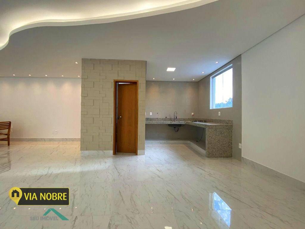 Casa, Estoril, 3 Quartos, 4 Vagas, 1 Suíte