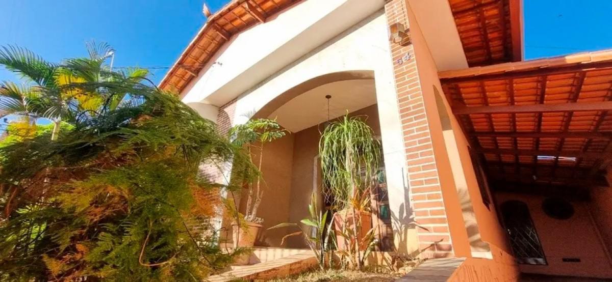 Casa, Santa Inês, 3 Quartos, 2 Vagas, 2 Suítes