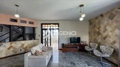 Casa, Camargos, 4 Quartos, 0 Vaga, 1 Suíte