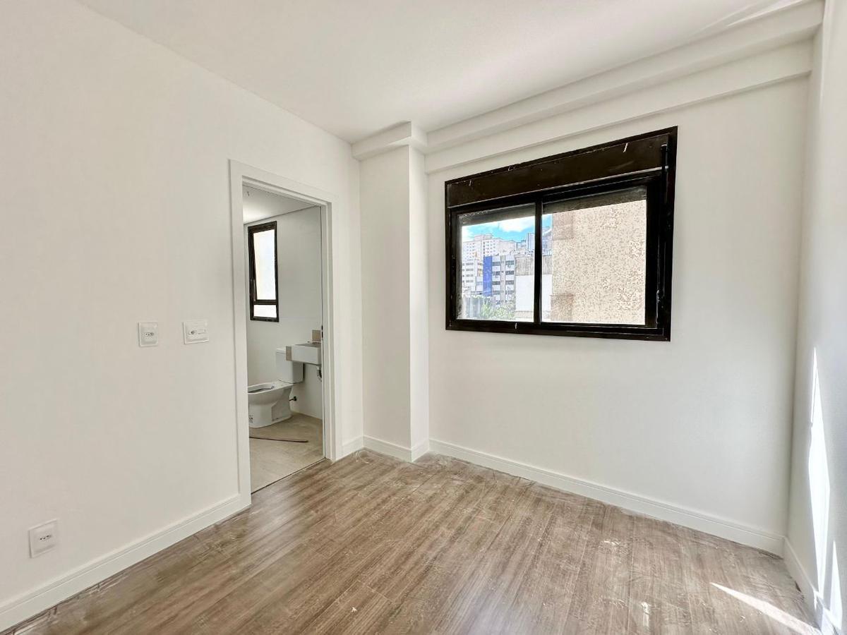 Apartamento, Funcionários, 2 Quartos, 2 Vagas, 1 Suíte