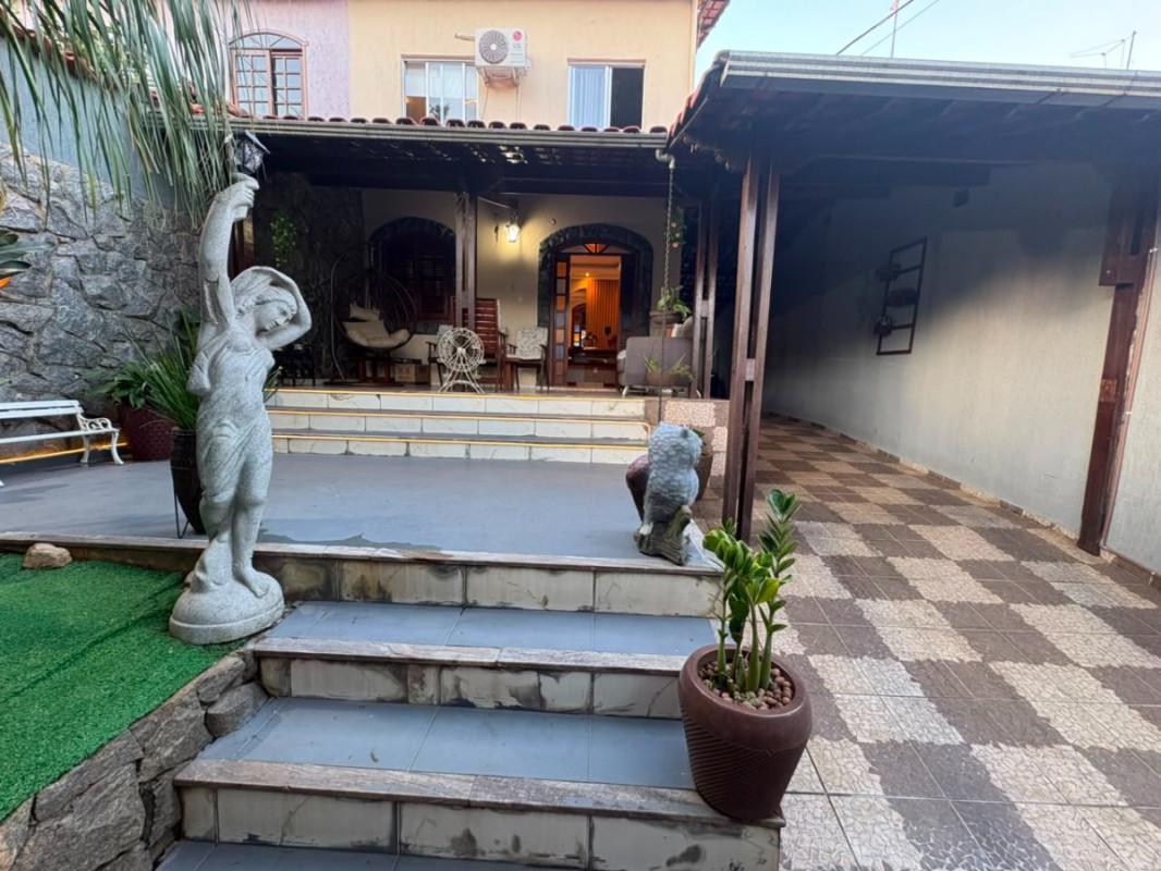 Casa, Teixeira Dias (barreiro), 3 Quartos, 3 Vagas, 1 Suíte