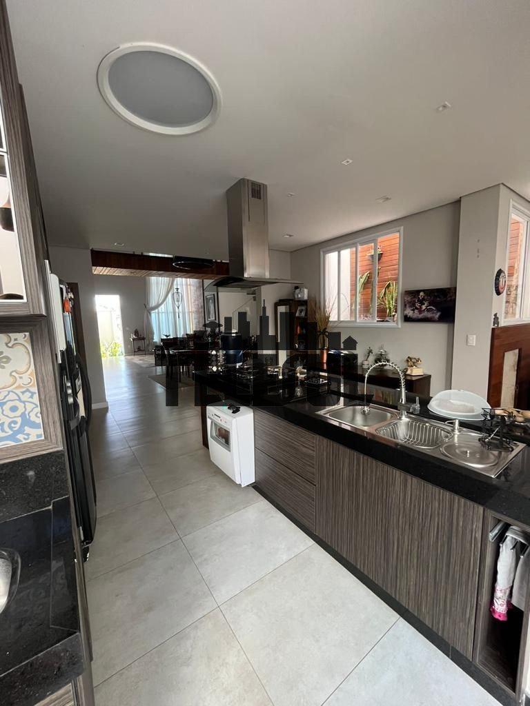 Casa, Campos Elíseos, 3 Quartos, 5 Vagas, 1 Suíte